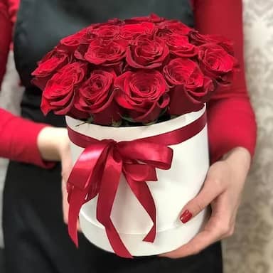 Композиция из 25 красных роз, Эквадор, в шляпной коробке
