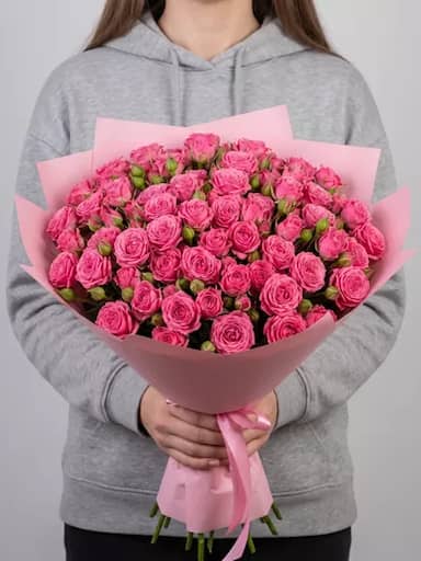 Букет живых цветов из 15 розовых кустовых роз