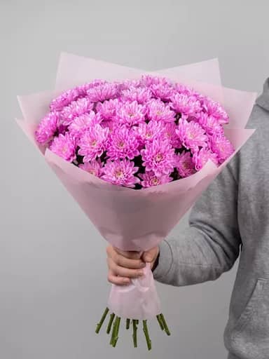 Букет живых цветов из 9 ярко-розовых кустовых хризантем