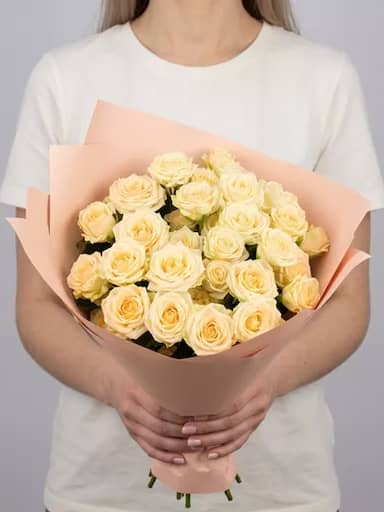 Букет живых цветов из 9 бежевых кустовых роз