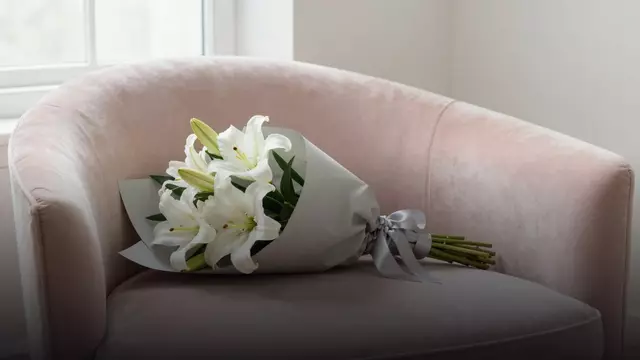 Букет белых лилий девушке: как выбрать и не ошибиться