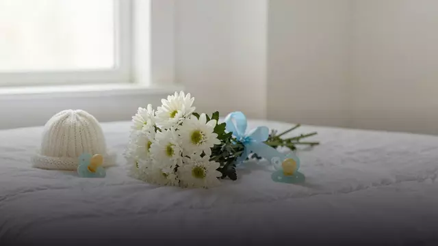 Букет белых хризантем на выписку из роддома: варианты и цены