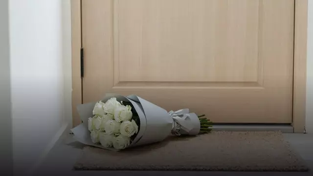 Букет белых роз в подарок: как выбрать маме и девушке