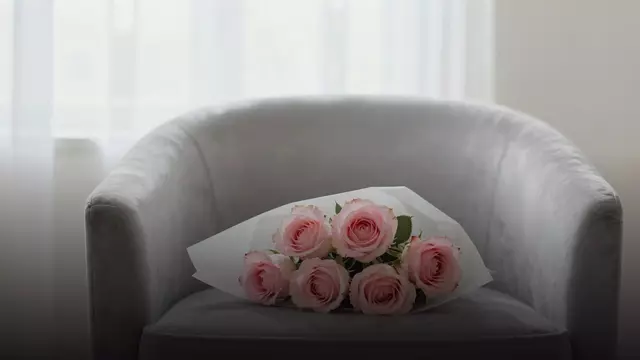 Букет из 5 роз на день рождения: как выбрать цвет и не ошибиться