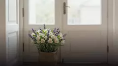 Букет из альстромерий в корзине: варианты, советы флориста и доставка
