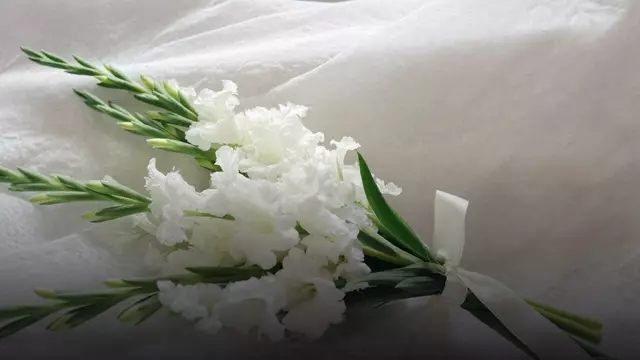 Букет из гладиолусов на свадьбу: что важно знать
