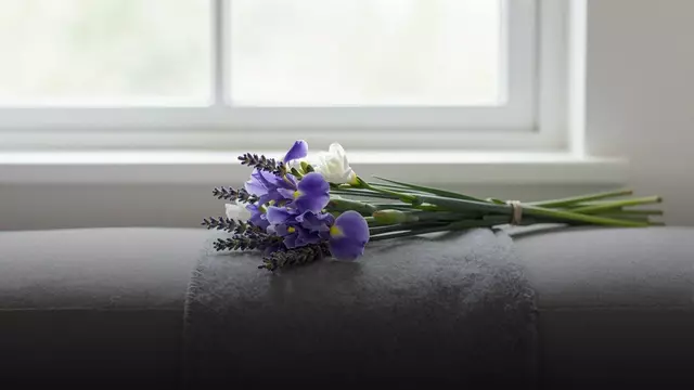 Букет из ирисов для извинения: как выбрать, что добавить и сколько стоит