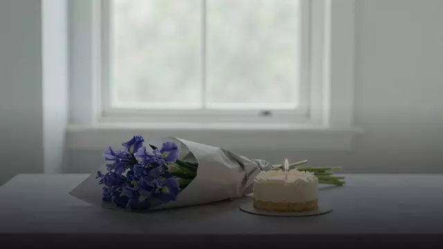 Букет из ирисов на день рождения: как выбрать и сколько стоит