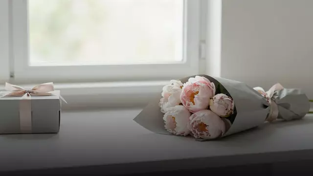 Букет из пионов коллеге: как выбрать на день рождения