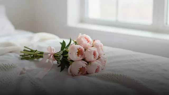 Букет из пионовидных роз на выписку из роддома: как выбрать и сколько стоит