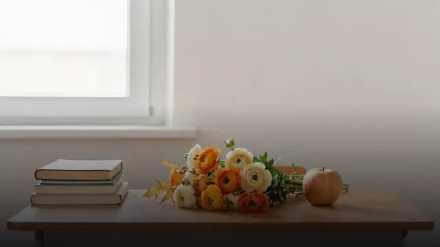 Букет из ранункулюсов на День учителя: что выбрать и сколько стоит