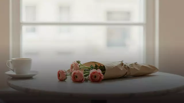 Букет из ранункулюсов на свидание