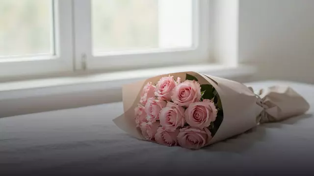 Букет из роз девушке: как выбрать размер и цвет