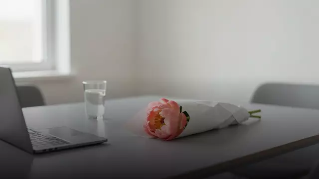 Букет коралловых пионов коллеге: как выбрать и не ошибиться