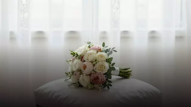 Букет маме на свадьбу: как выбрать для мамы невесты и жениха