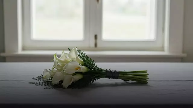 Букет мужчине на свадьбу: как выбрать и сколько стоит