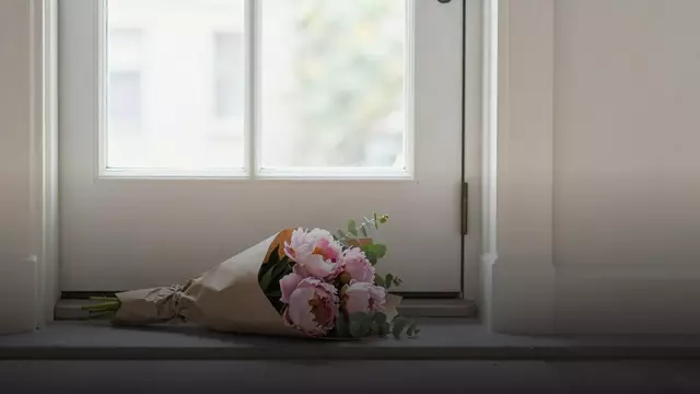 Экспресс-доставка цветов по Петербургу: букет за 1–2 часа