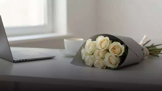 Французские розы коллеге: какой букет выбрать и сколько он стоит