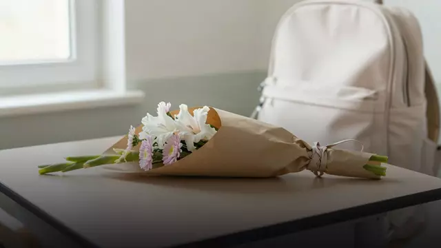 Как упаковать букет на 1 сентября, чтобы ребёнку было удобно