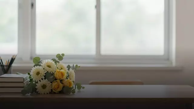 Какой букет подарить учителю: идеи по поводу и бюджету