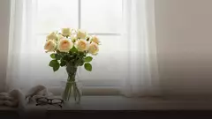 Кремовые розы бабушке: уместно ли и как выбрать