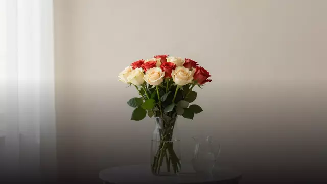 Сколько стоят розы в вазе и как продлить им жизнь
