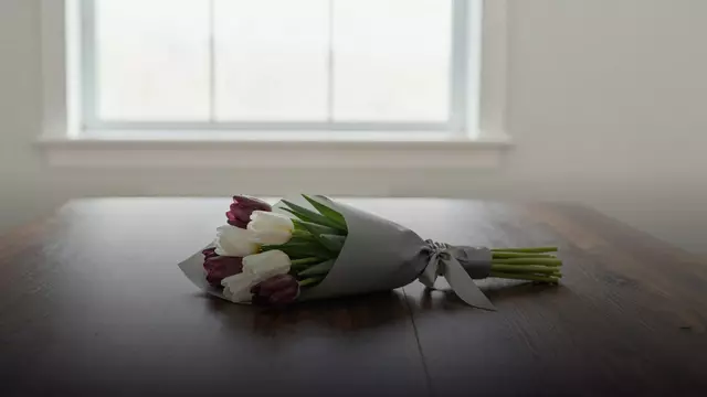 Тюльпаны начальнице: букет, который уместен и запомнится