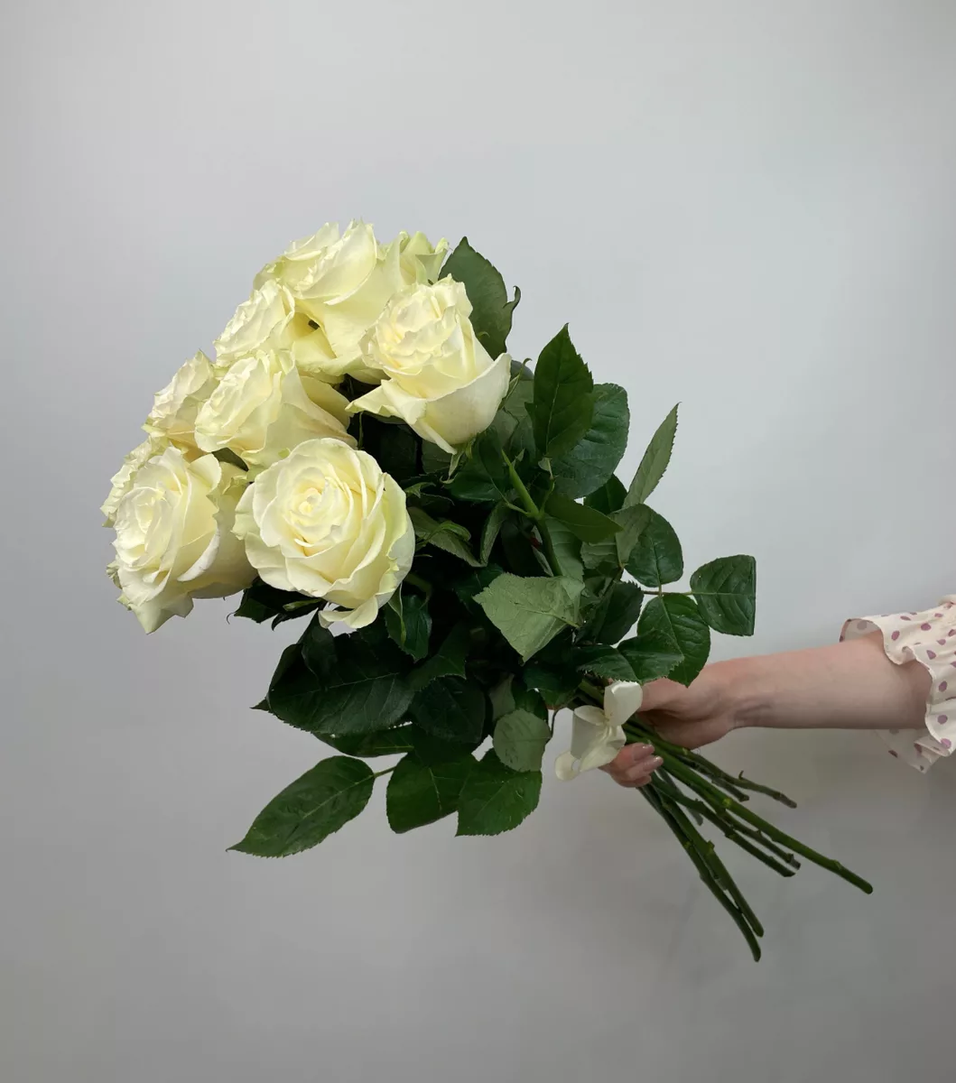 Bouquet of 9 white roses 50 cm