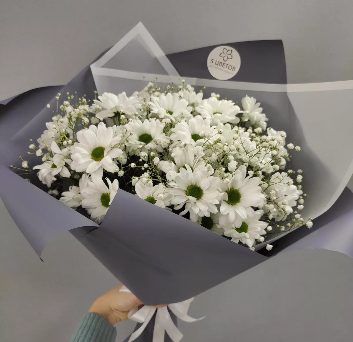 Mixed bouquet of 5 chrysanthemums and 5 gypsophila