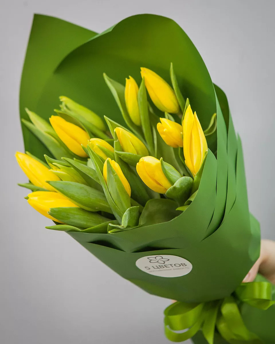 Bouquet of 15 yellow tulips