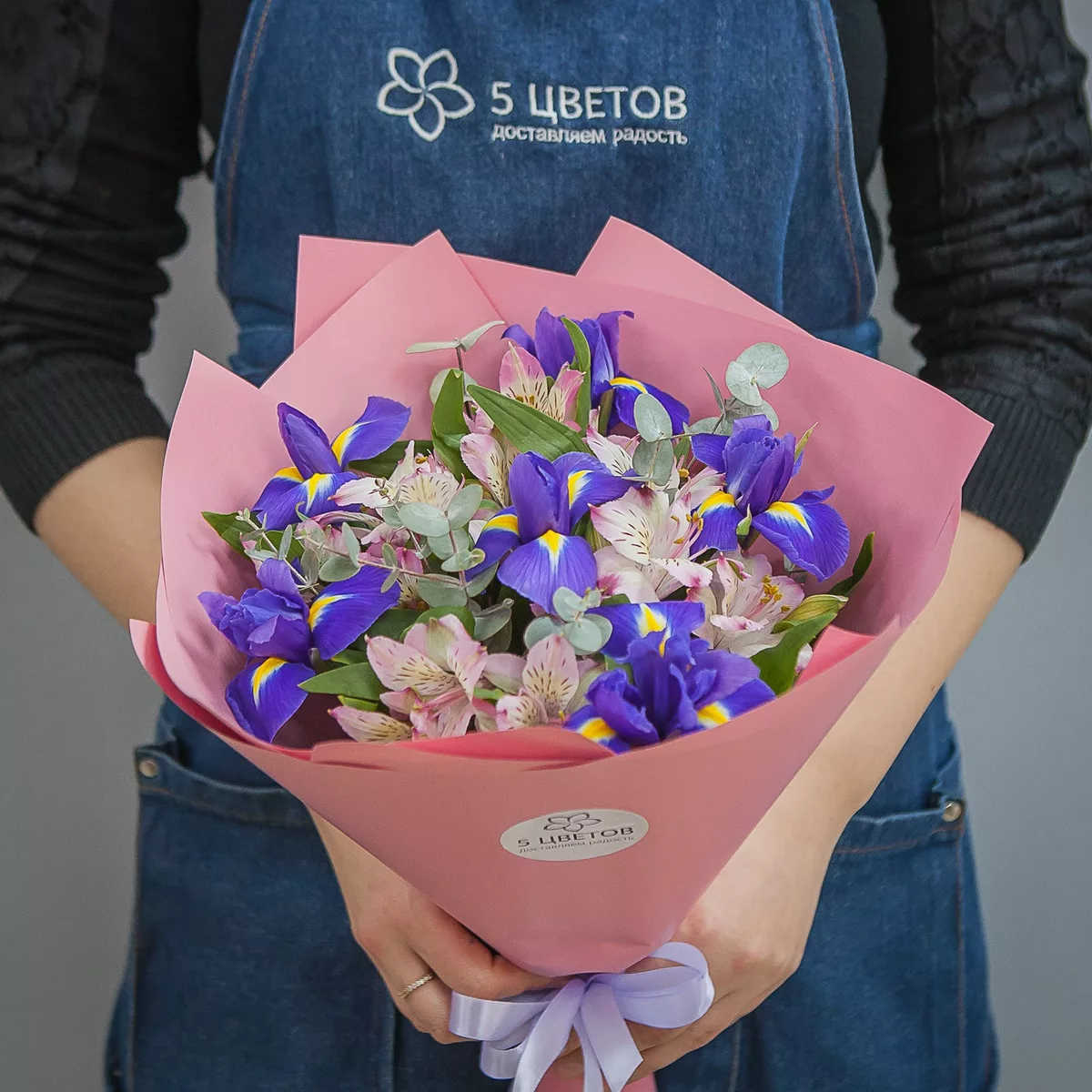 Mixed bouquet of 4 alstroemerias and 6 irises