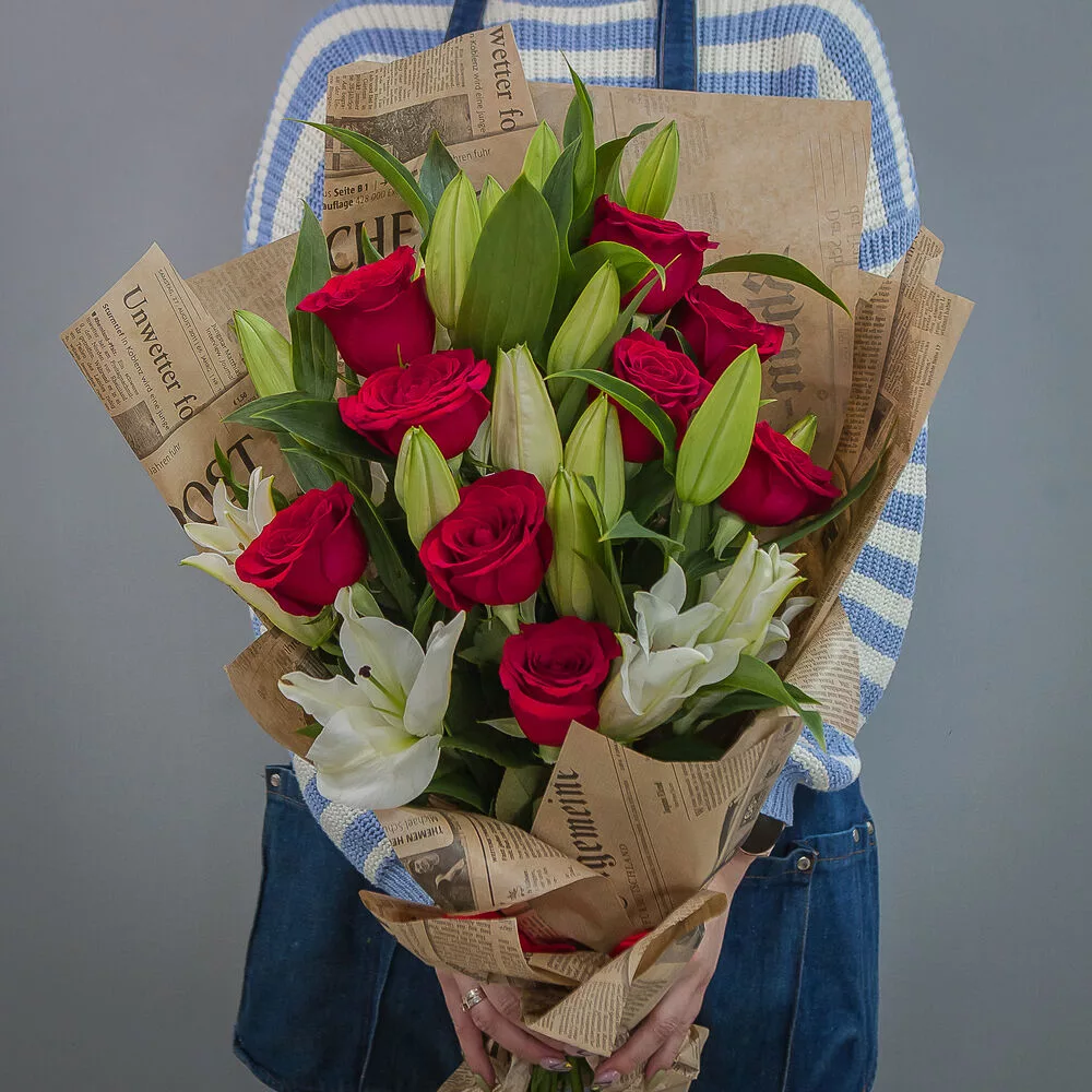 Mixed bouquet of 9 roses and 5 lilies