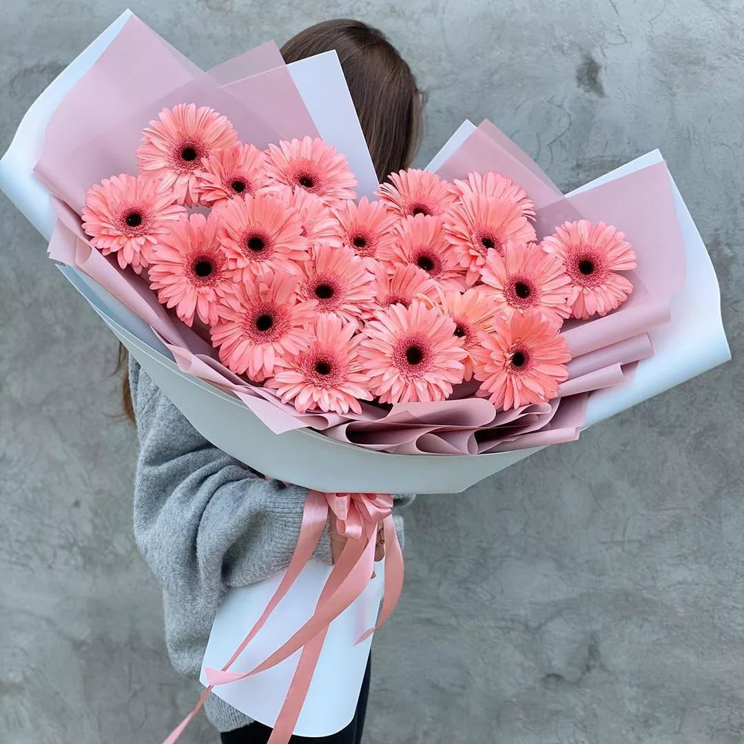 Bouquet of 21 pink gerberas