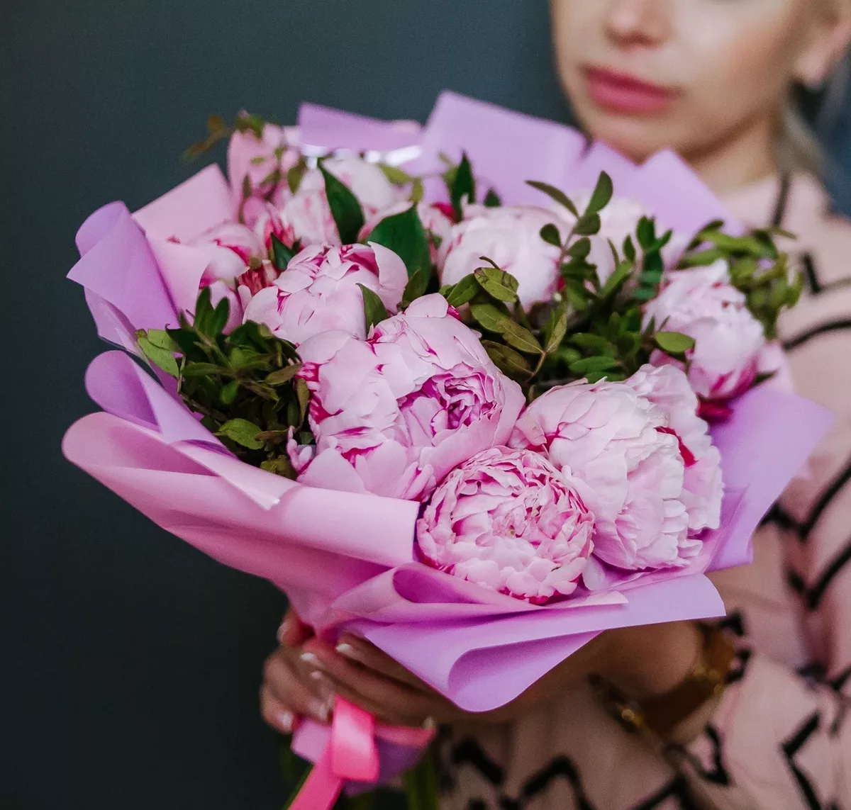 Bouquet of 9 pink peonies