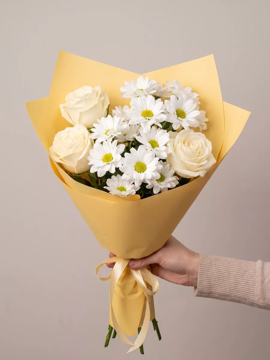 Mixed bouquet of 3 roses and 3 chrysanthemums