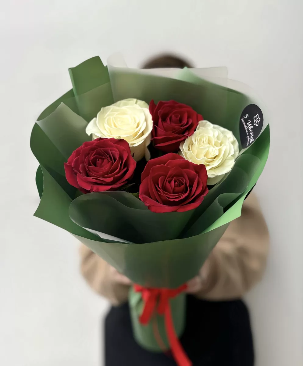 Bouquet of 5 roses 50 cm