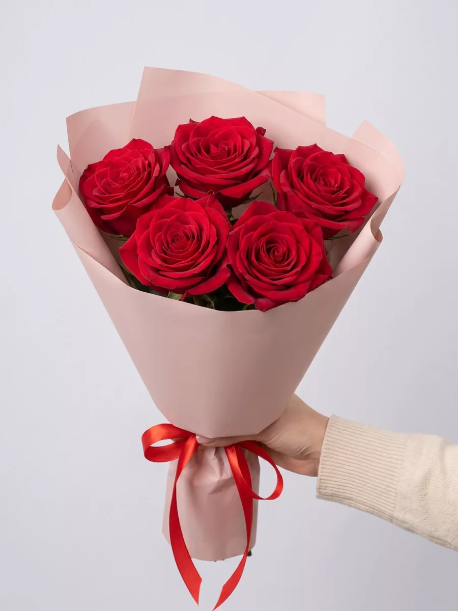 Bouquet of 5 red roses, Ecuador, 50 cm