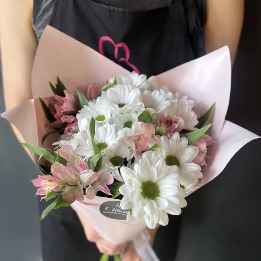 Mixed bouquet of 3 chrysanthemums and 3 alstroemerias