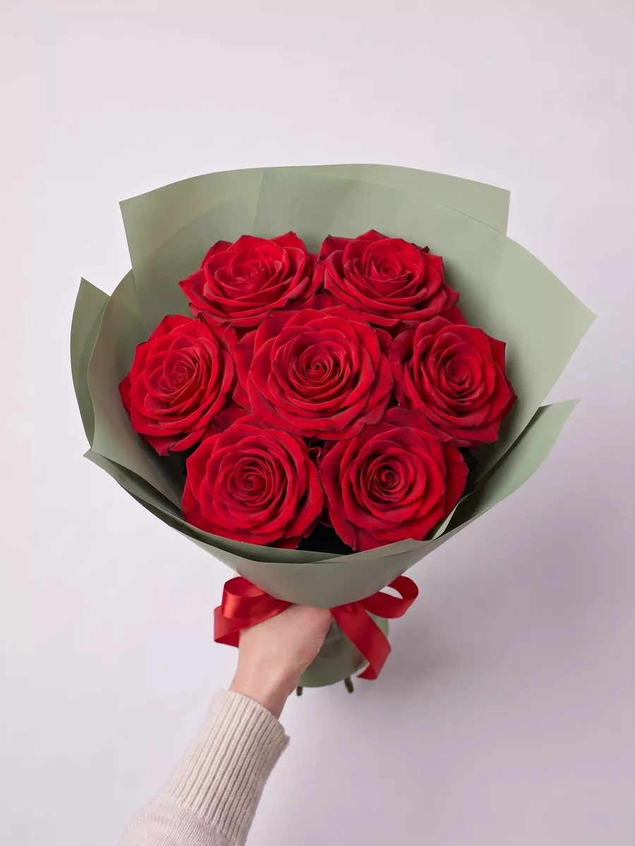 Bouquet of 7 red roses, Ecuador, 50 cm
