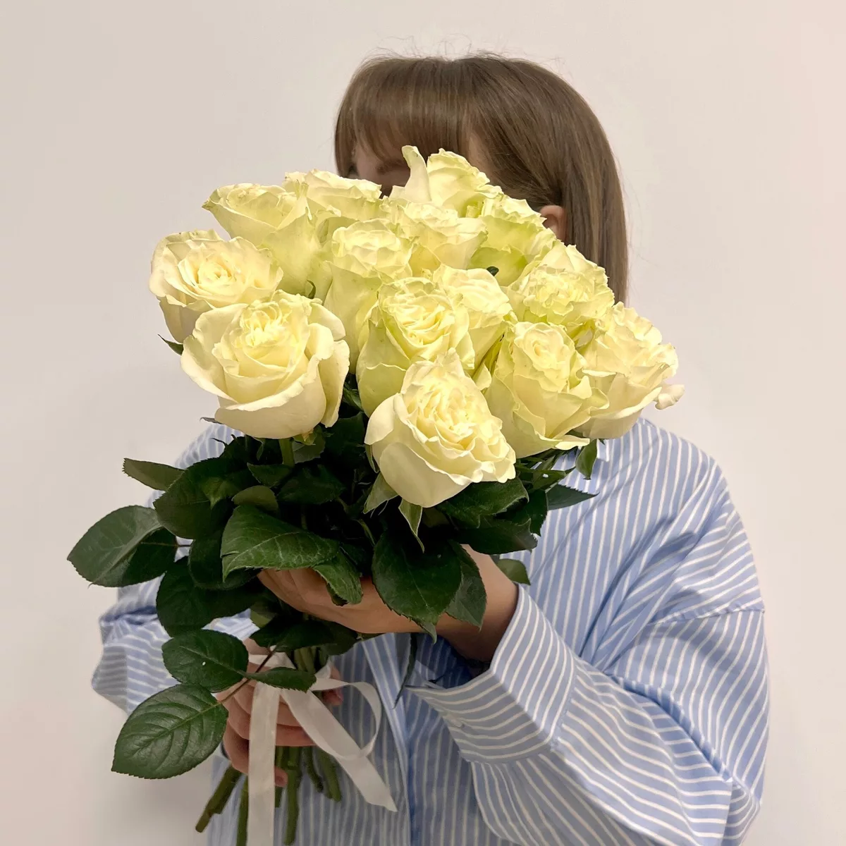 Bouquet of 15 white roses 50 cm