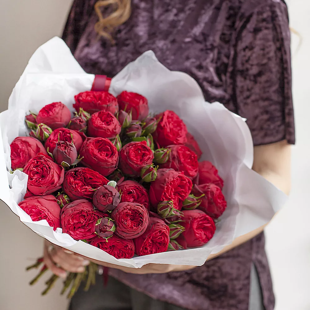 Bouquet of 19 red peony-style roses, 50 cm