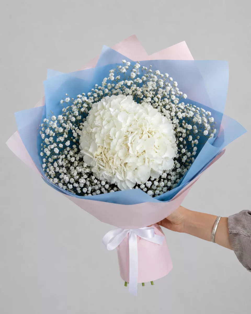 Bouquet of 1 white hydrangeas and gypsophila