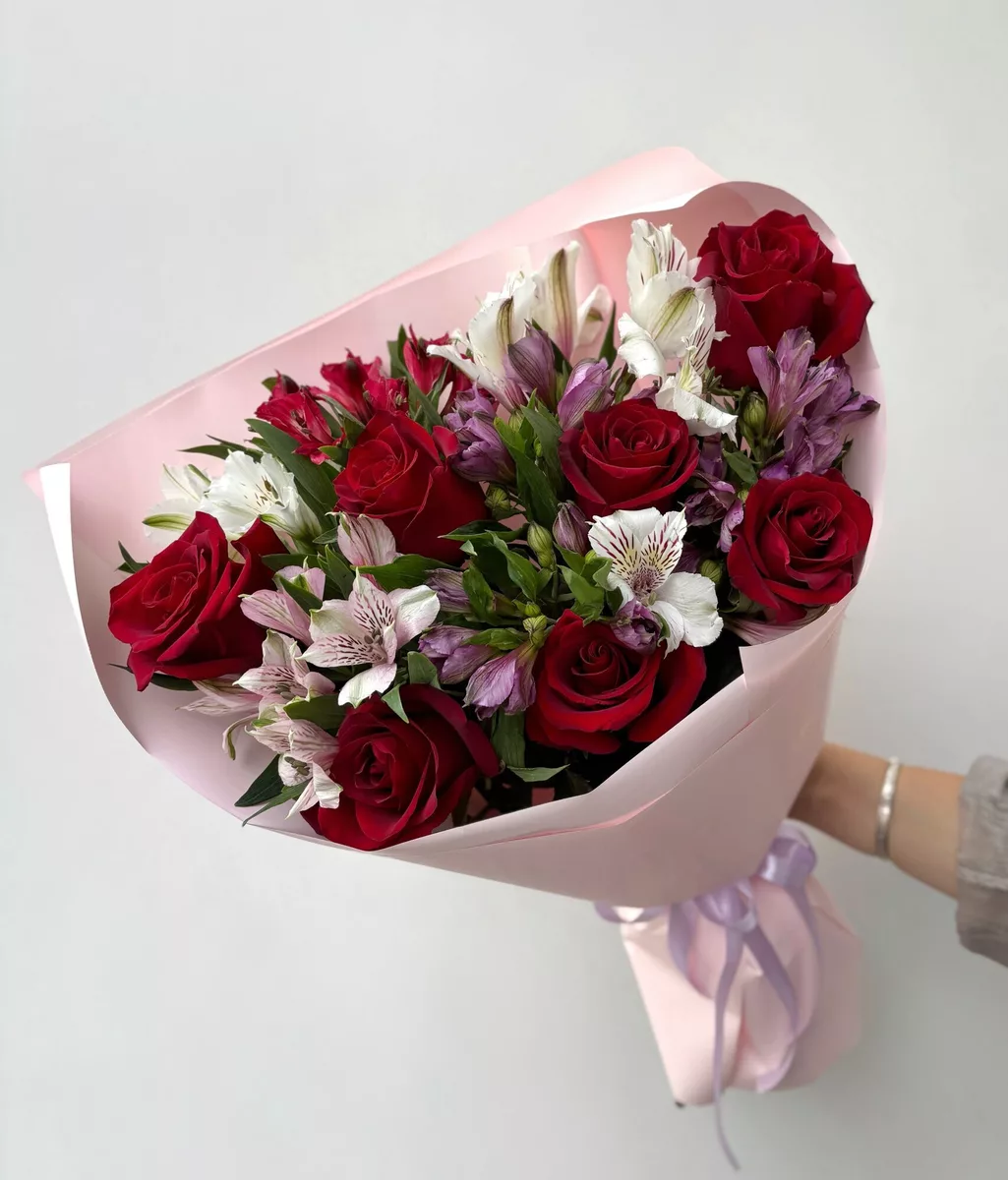 Mixed bouquet of 7 red roses and 8 alstroemerias