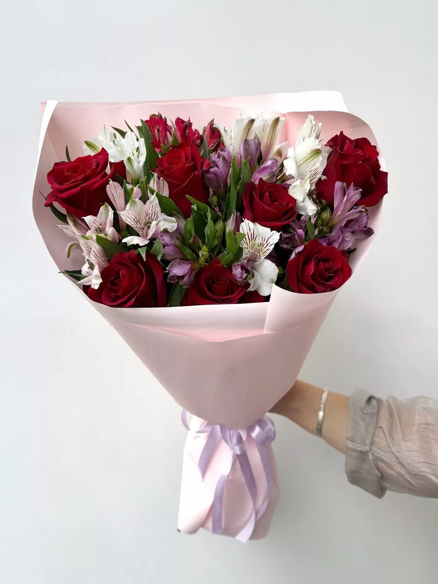 Mixed bouquet of 7 red roses and 8 alstroemerias