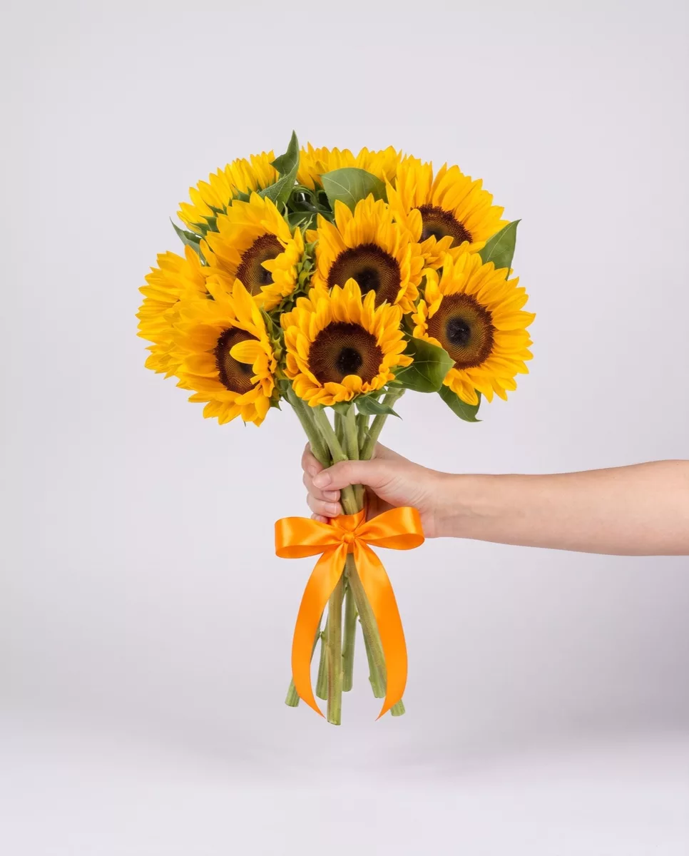 Bouquet of 9 yellow sunflowers