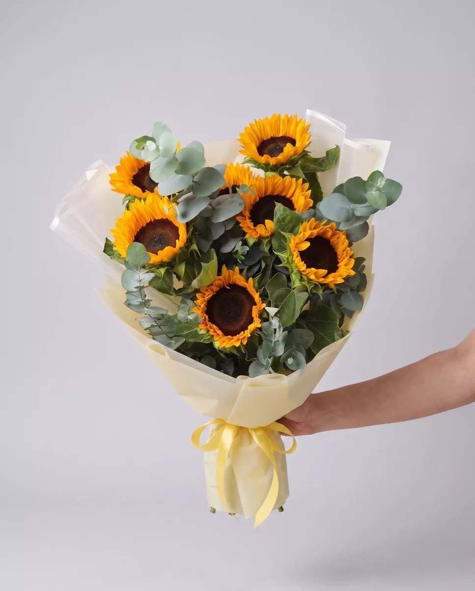 Bouquet of 7 yellow sunflowers