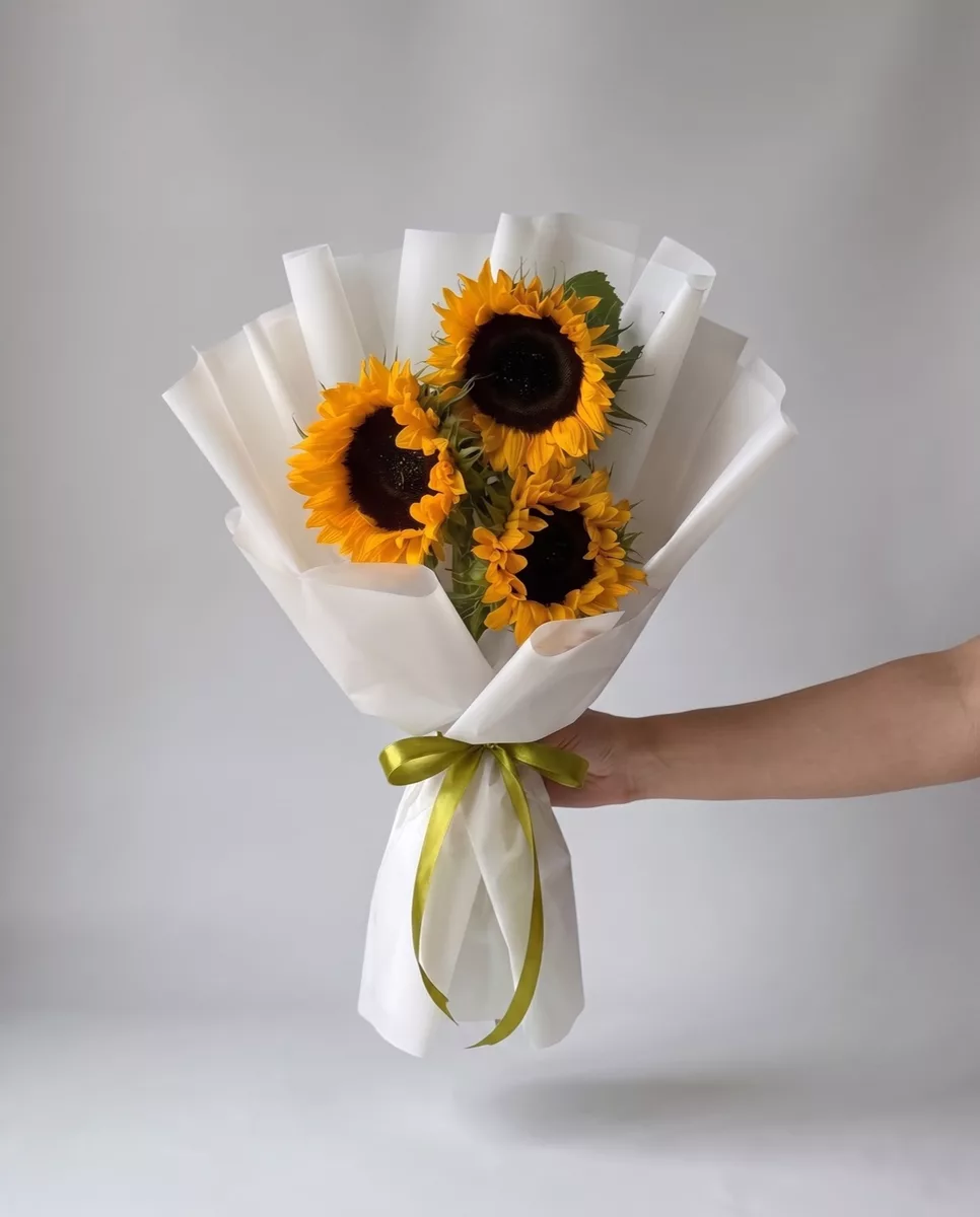 Bouquet of 3 yellow sunflowers