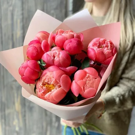 Bouquet of 9 coral peonies