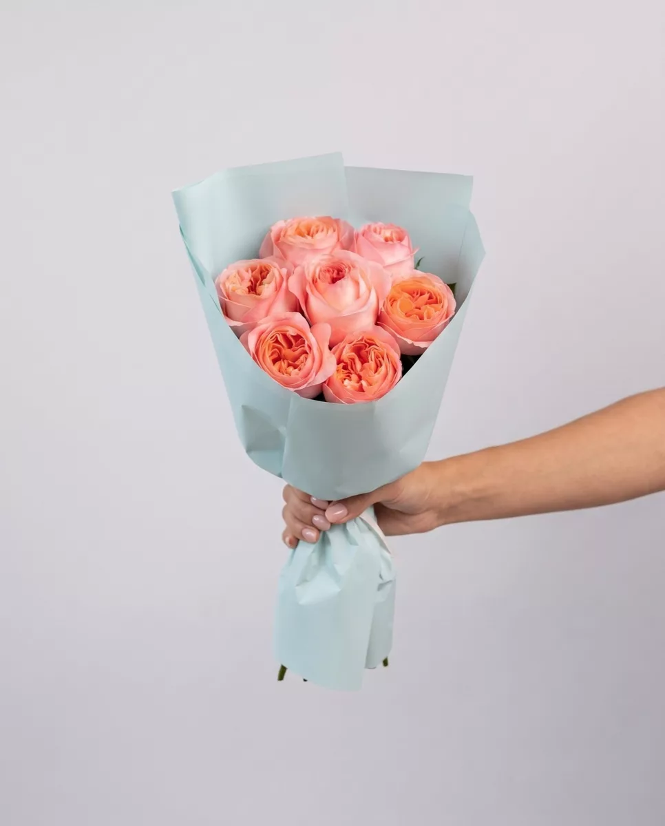 Bouquet of 7 pink peony-style roses