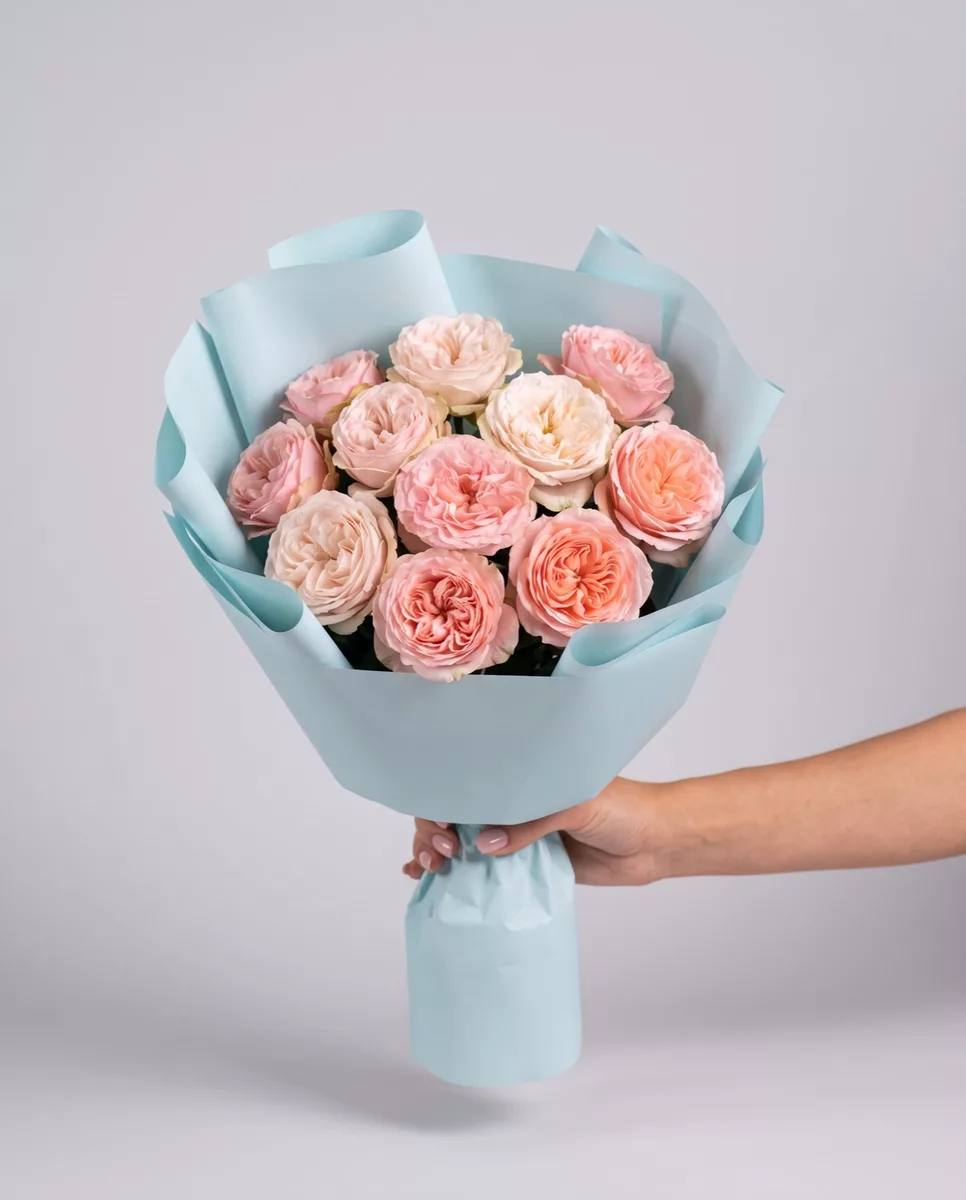 Bouquet of 9 spray peony-style roses